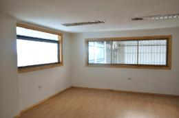 Espacio de oficina al interior Galpón